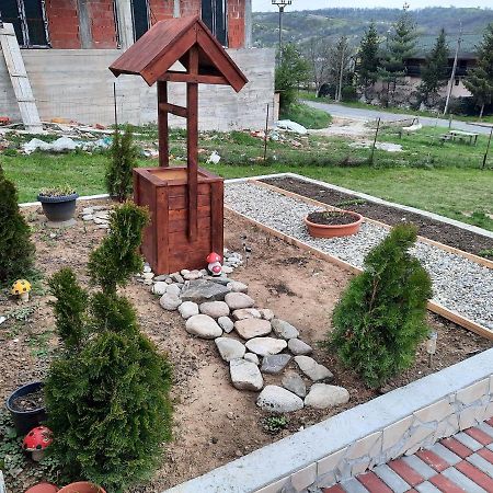 IeşelniţaCasa Claudiu别墅 外观 照片