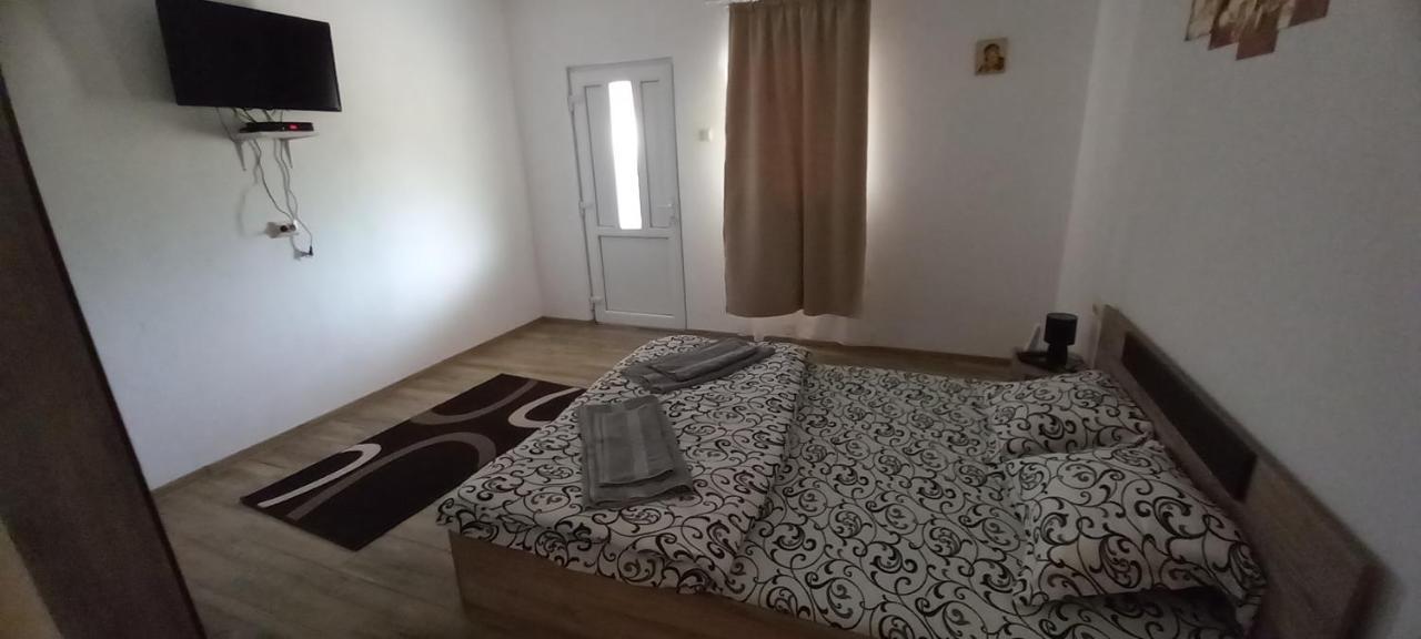 IeşelniţaCasa Claudiu别墅 外观 照片